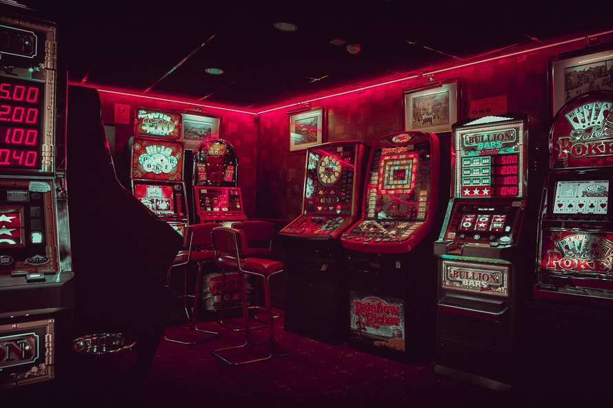 How Live Dealers Transformed Online Casinos: A Game-Changer